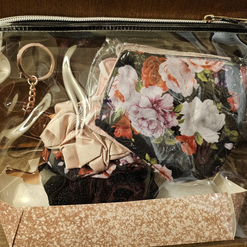 New Alexis Bendel Fashion Mask Pouch